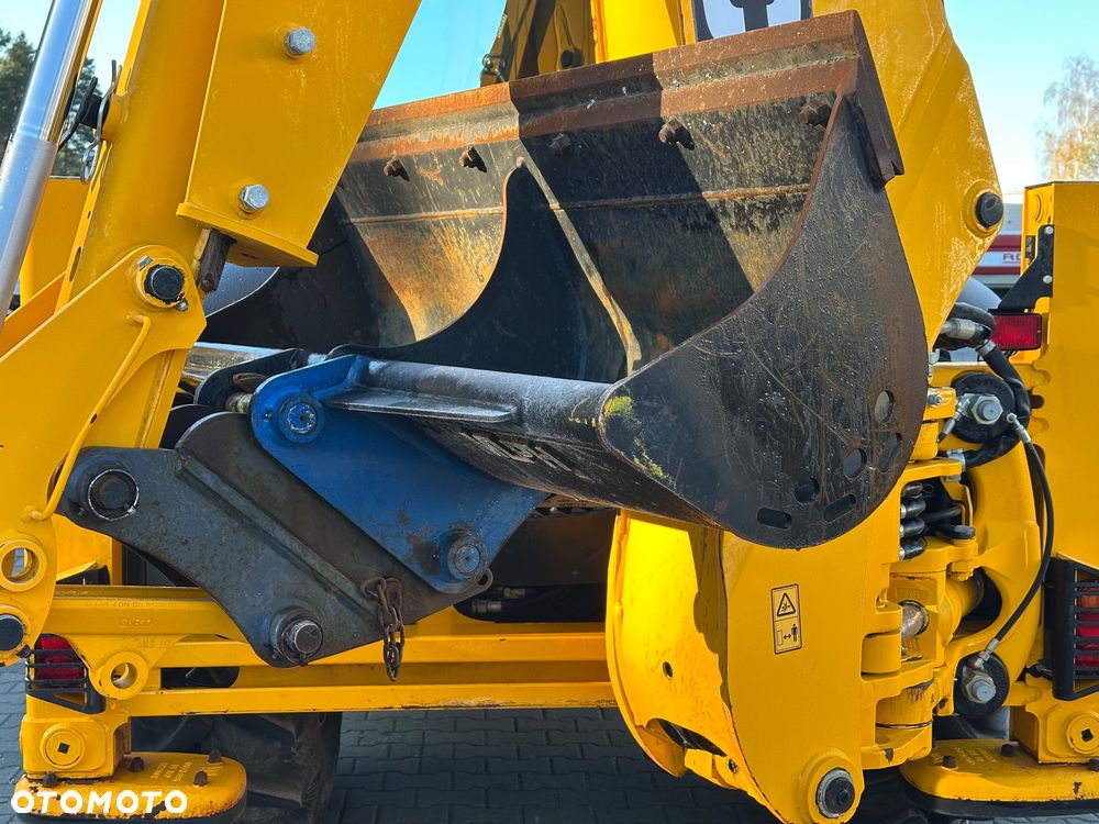 JCB 3CX PLUS 109hp Powershift + Torquelock (Contractor) - 24