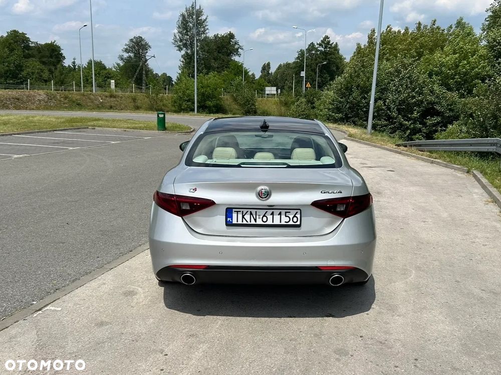 Alfa Romeo Giulia 2.0 Turbo 16V AT8-Q4 Ti - 4