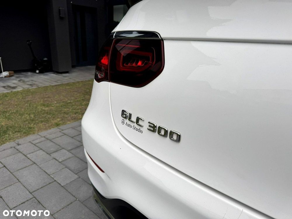 Mercedes-Benz GLC 300 4Matic 9G-TRONIC AMG Line Plus - 13