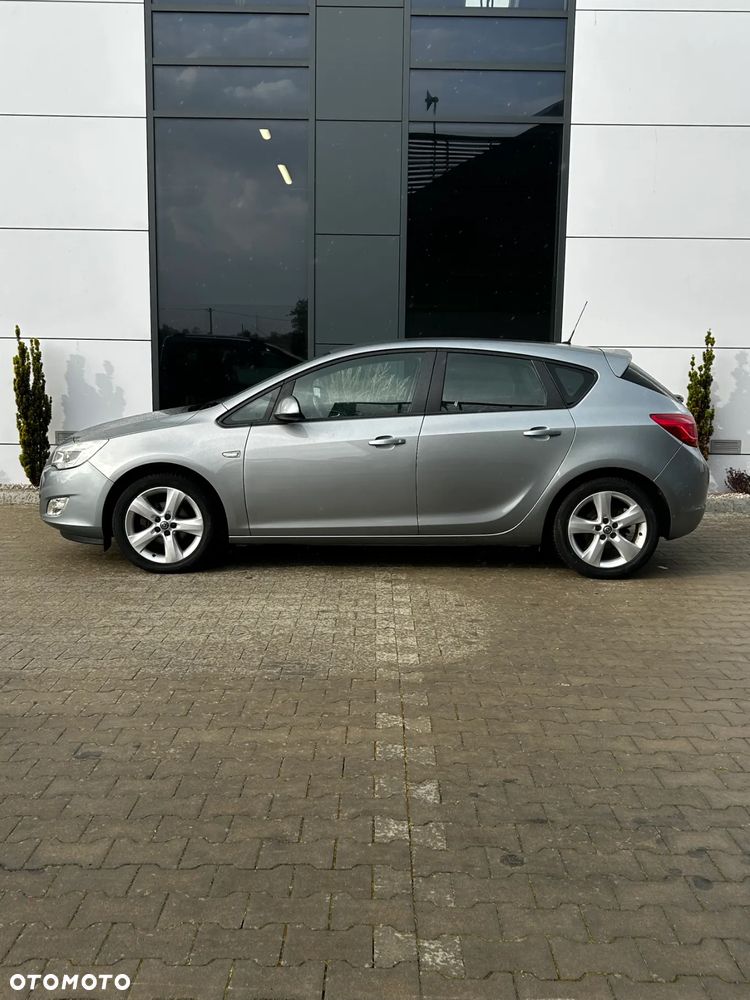 Opel Astra 1.6 Edition 111 Jahre - 10