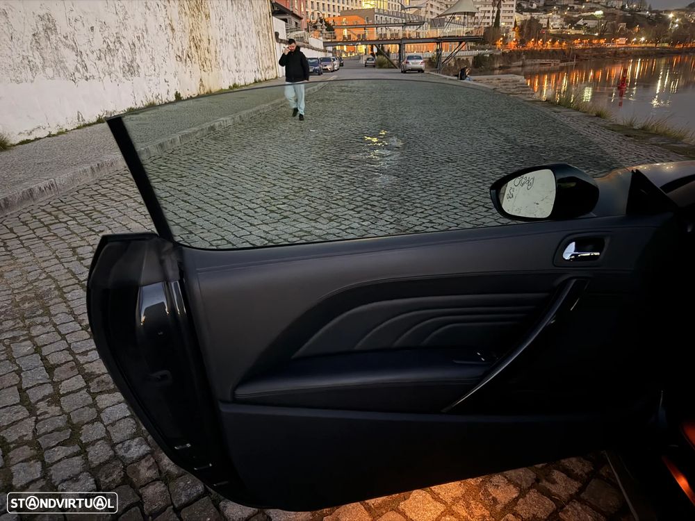 Peugeot RCZ 1.6 200 THP Red Carbon - 11