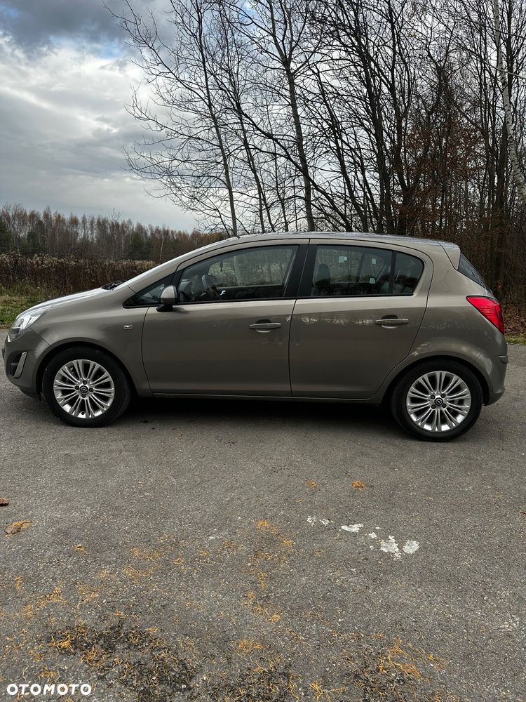 Opel Corsa 1.2 16V Essentia - 5