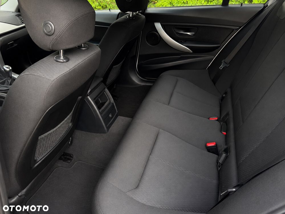 BMW Seria 3 318i - 7