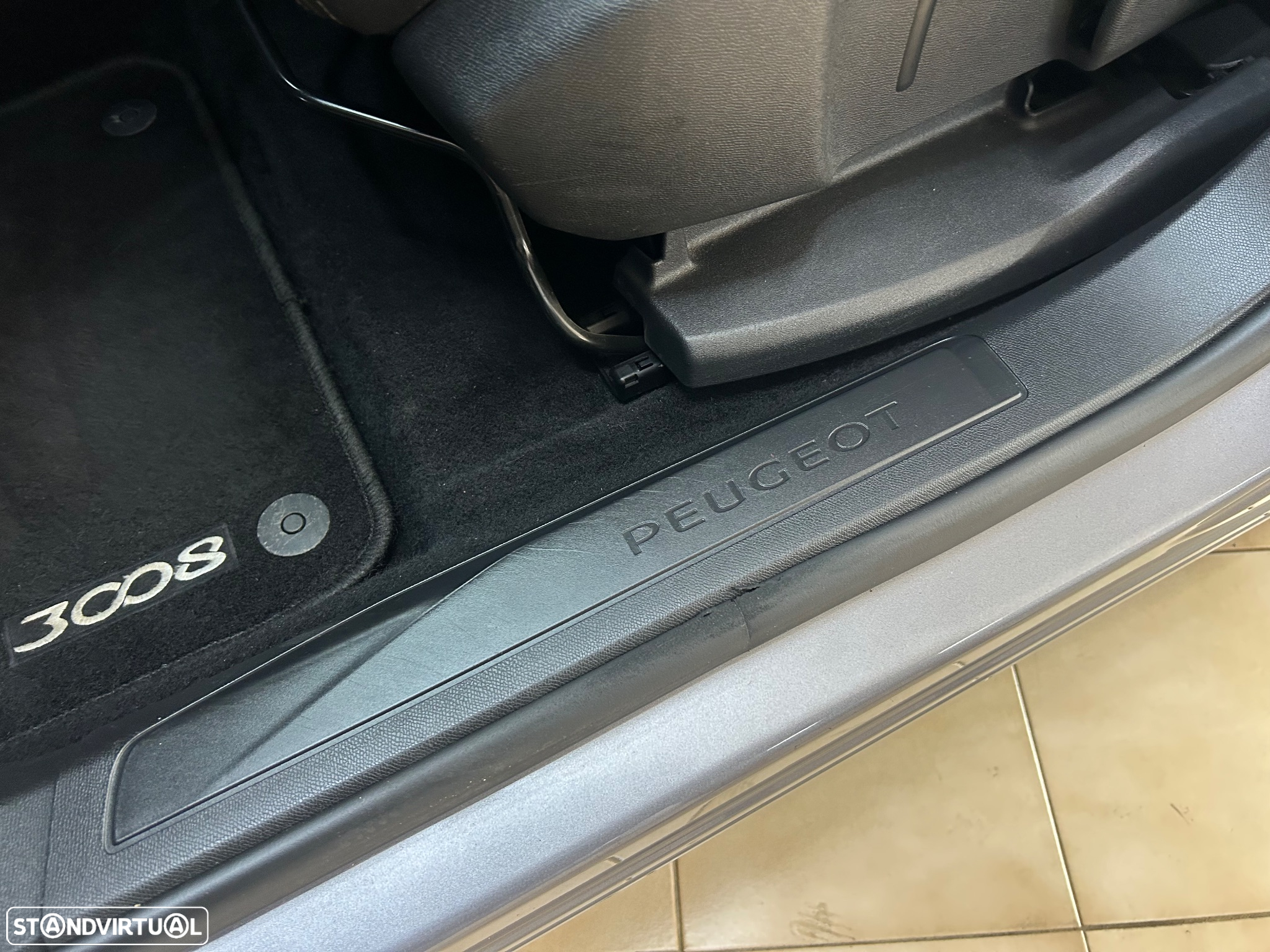 Peugeot 3008 1.2 PureTech Allure EAT6 - 18