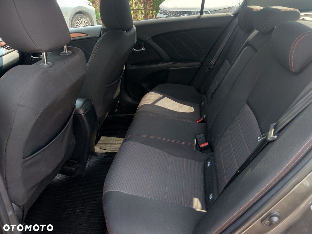 Toyota Avensis 1.8 Premium - 19