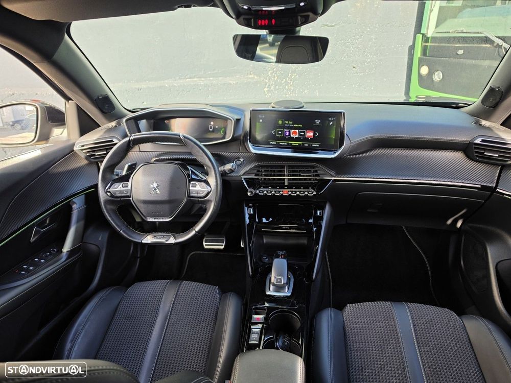 Peugeot 2008 1.2 PureTech GT Line EAT8 - 10
