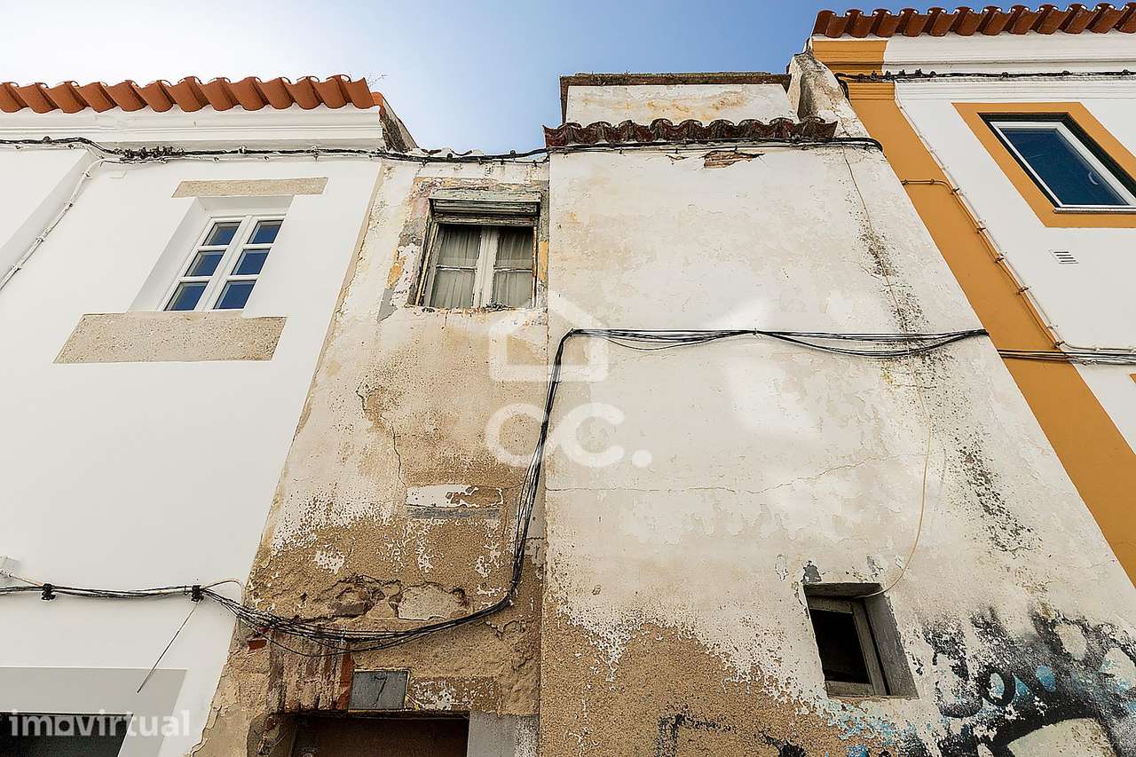 Ruína T2 c/ Projeto Aprovado no Centro Histórico de Évora - Grande imagem: 4/18