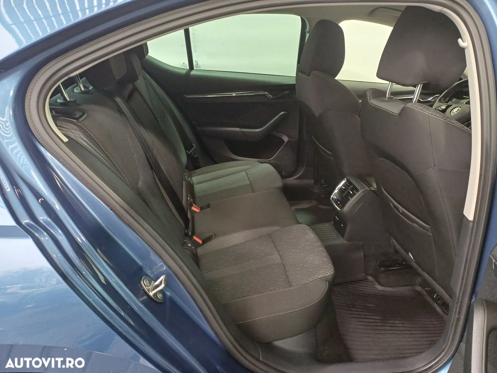 Skoda Octavia 2.0 TDI DSG Style - 32