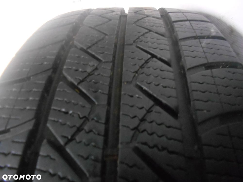 OPONA POJEDYNKA 215/65R15C GOODYEAR VECTOR 4 SEASONS CARGO DOT 3322 9MM - 2