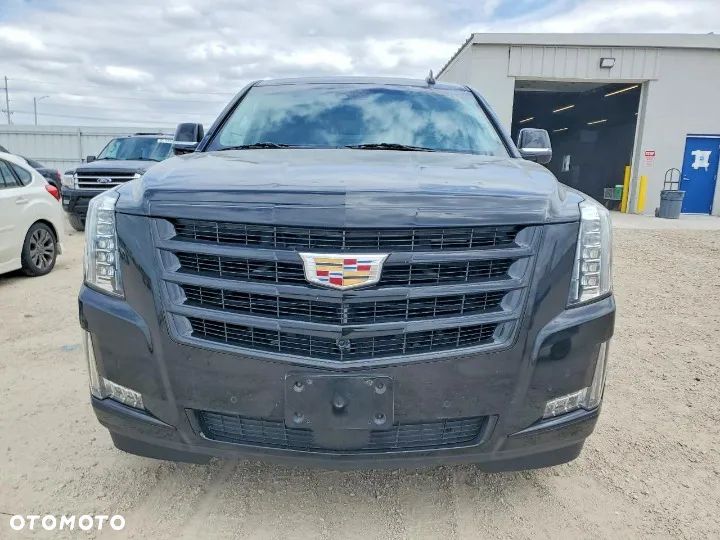 Cadillac Escalade - 5