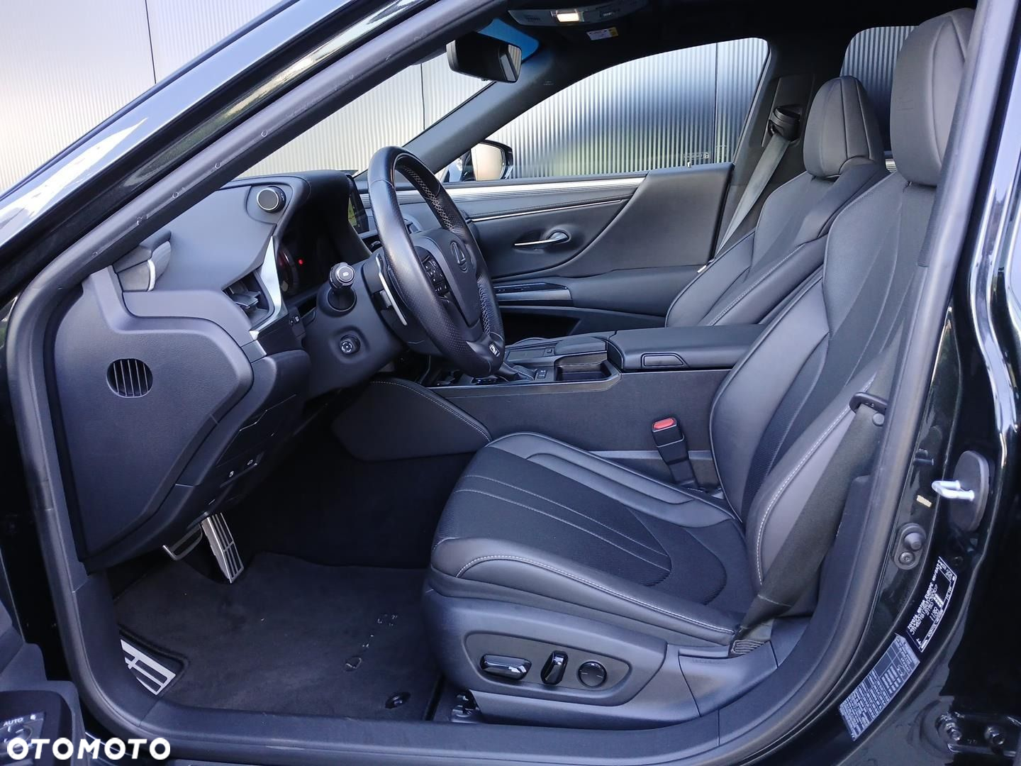 Lexus ES 300h F Sport Edition - 9