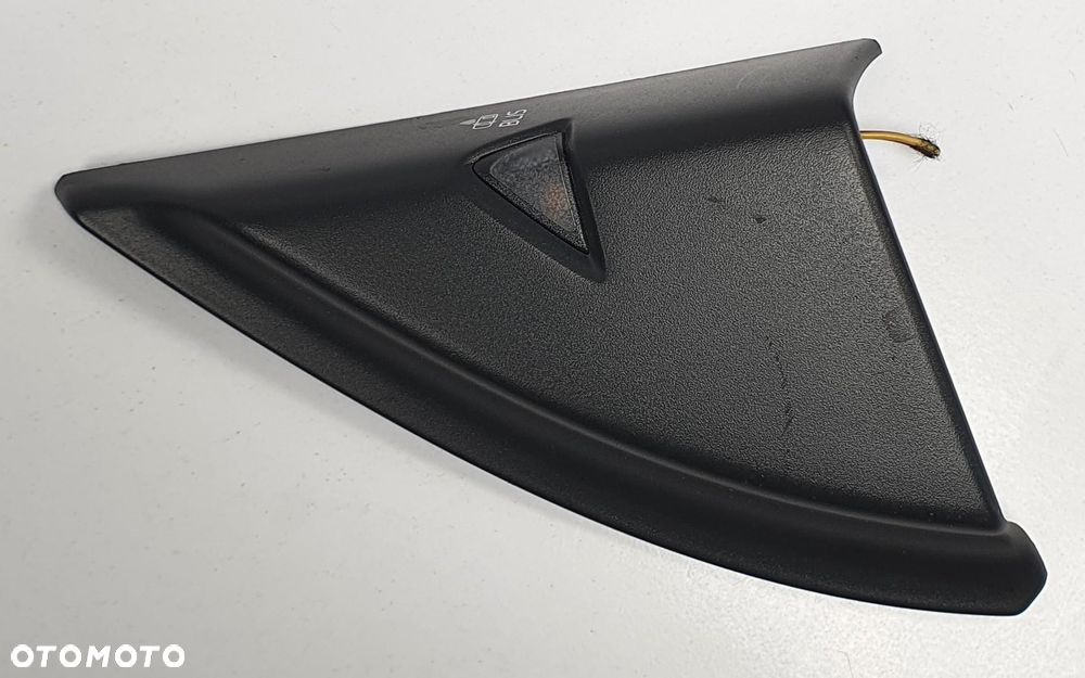 TRÓJKĄT OSŁONA LUSTERKA PRAWY PRZÓD CZUJNIK BLIS VOLVO V40 II 1287713 - 2