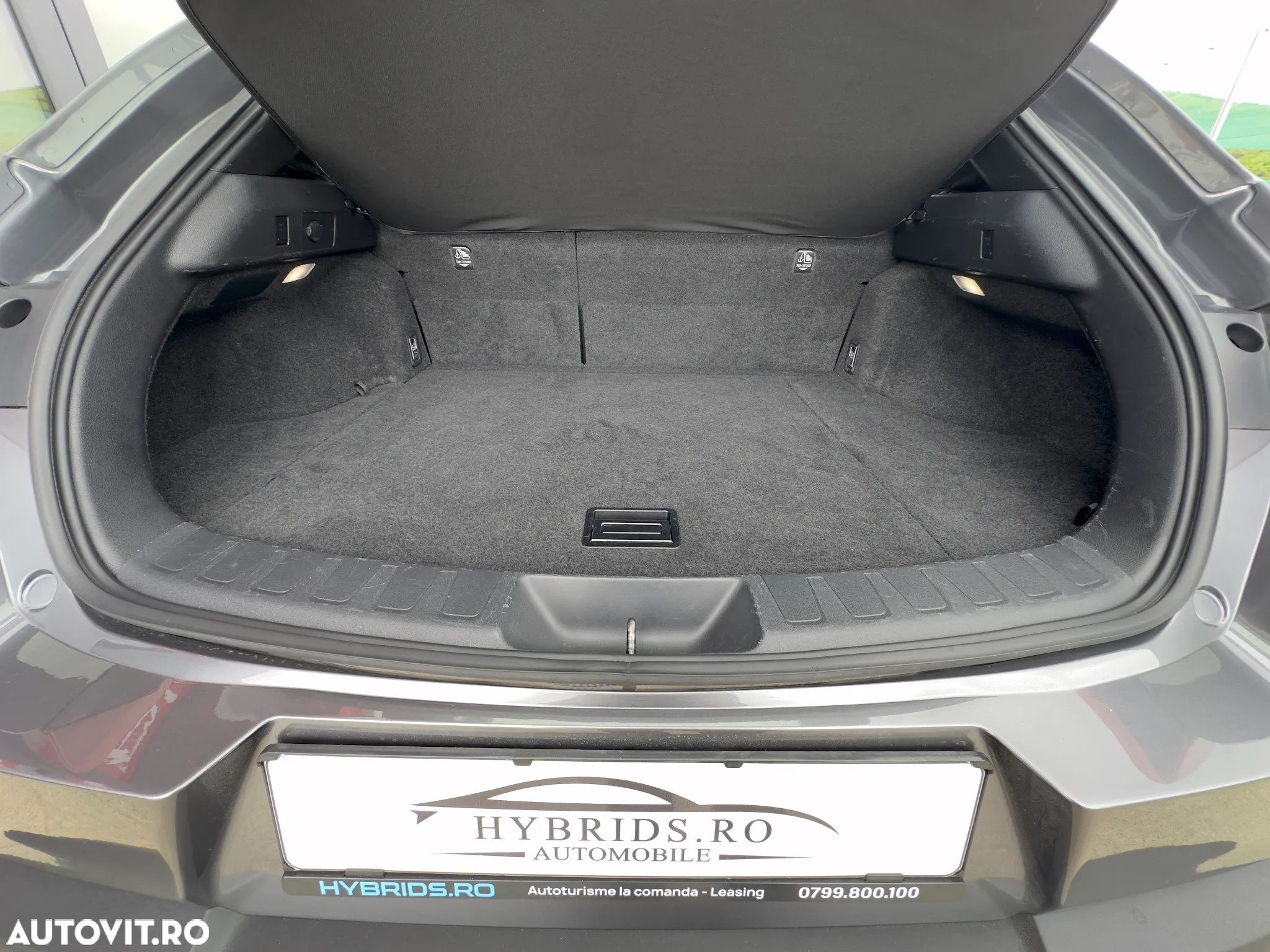 Lexus UX 250h 2.0L HEV 20H- (178 HP) 4X4 CVT Executive - 18