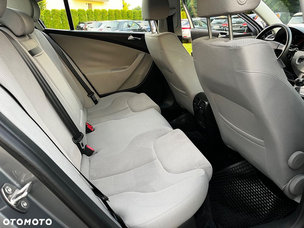 Volkswagen Passat 1.6 Exclusive - 21