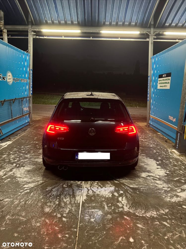 Volkswagen Golf - 6