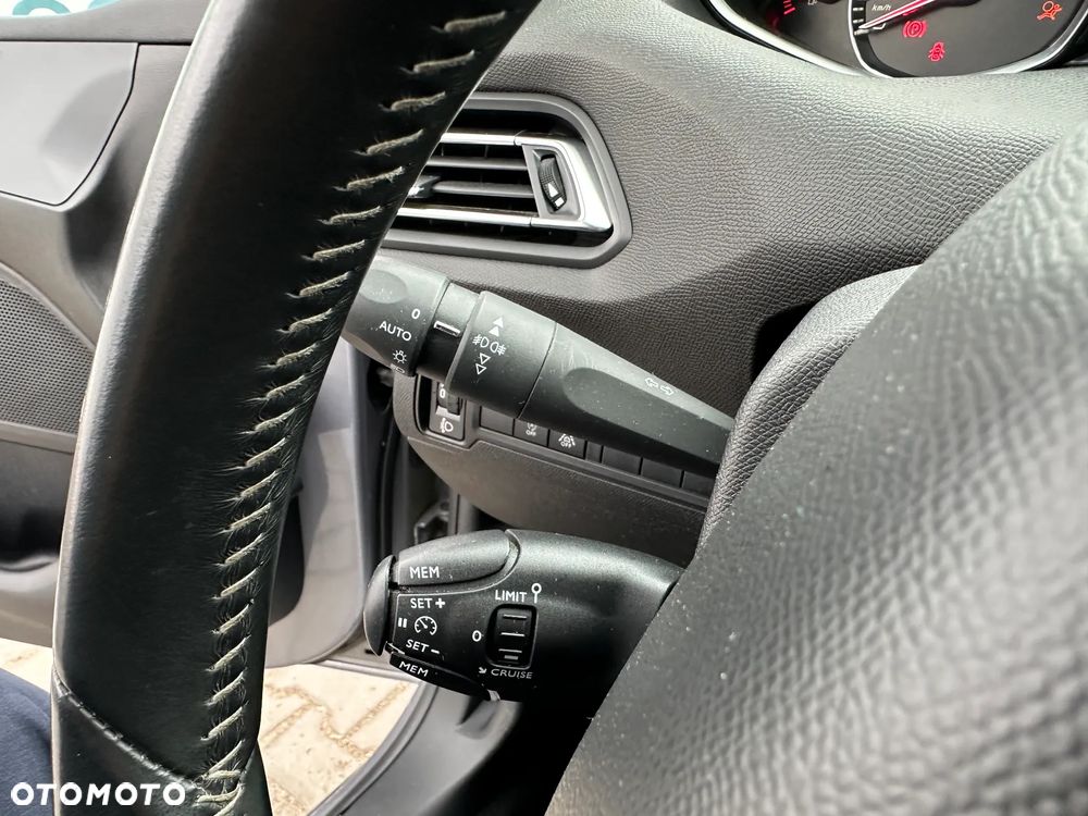 Peugeot 308 - 25