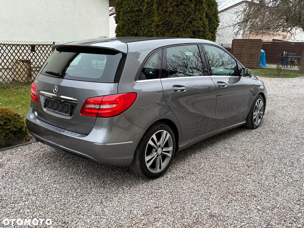 Mercedes-Benz Klasa B 180 BlueEFFICIENCY Edition - 26