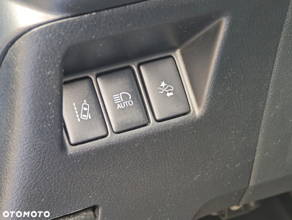 Toyota Yaris Hybrid 100 Selection Platinum - 23
