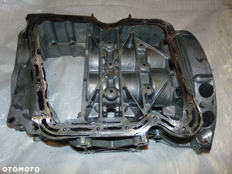 MASTER 2,3 biturbo tył napęd blok górna miska 110171128R - 2