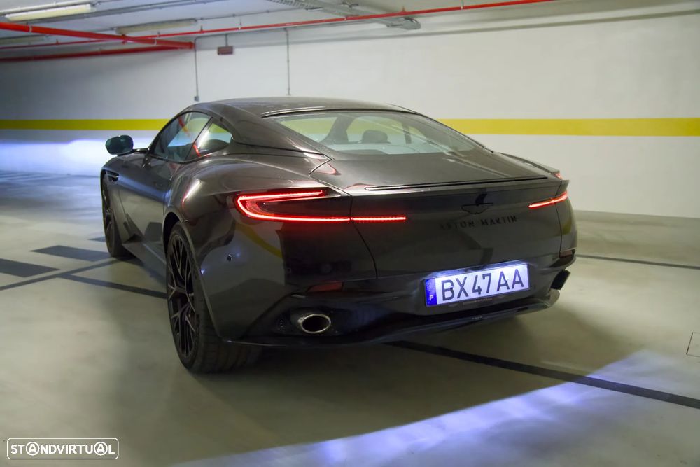 Aston Martin DB12 Coupé V8 - 11