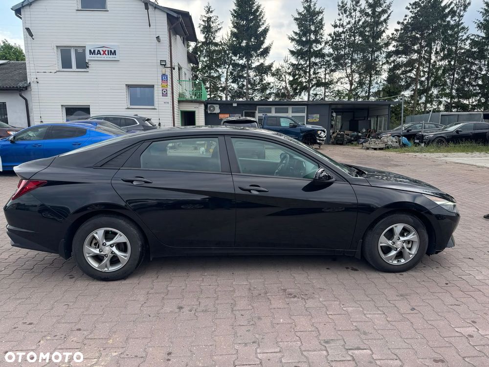 Hyundai Elantra - 2