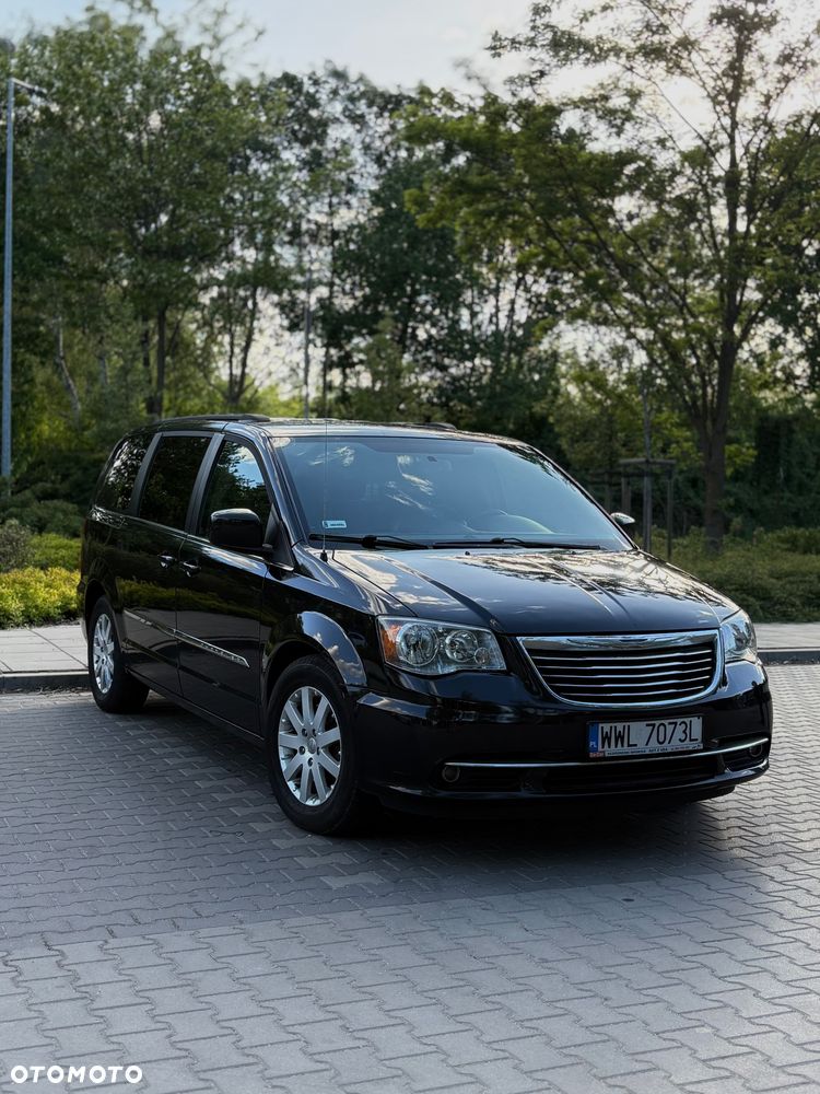 Chrysler Town & Country - 1