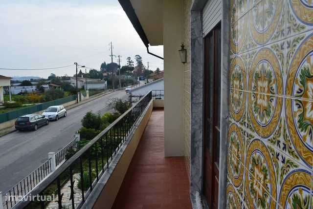 Aluga-se 1º andar apartamento em moradia - Grande imagem: 3/12