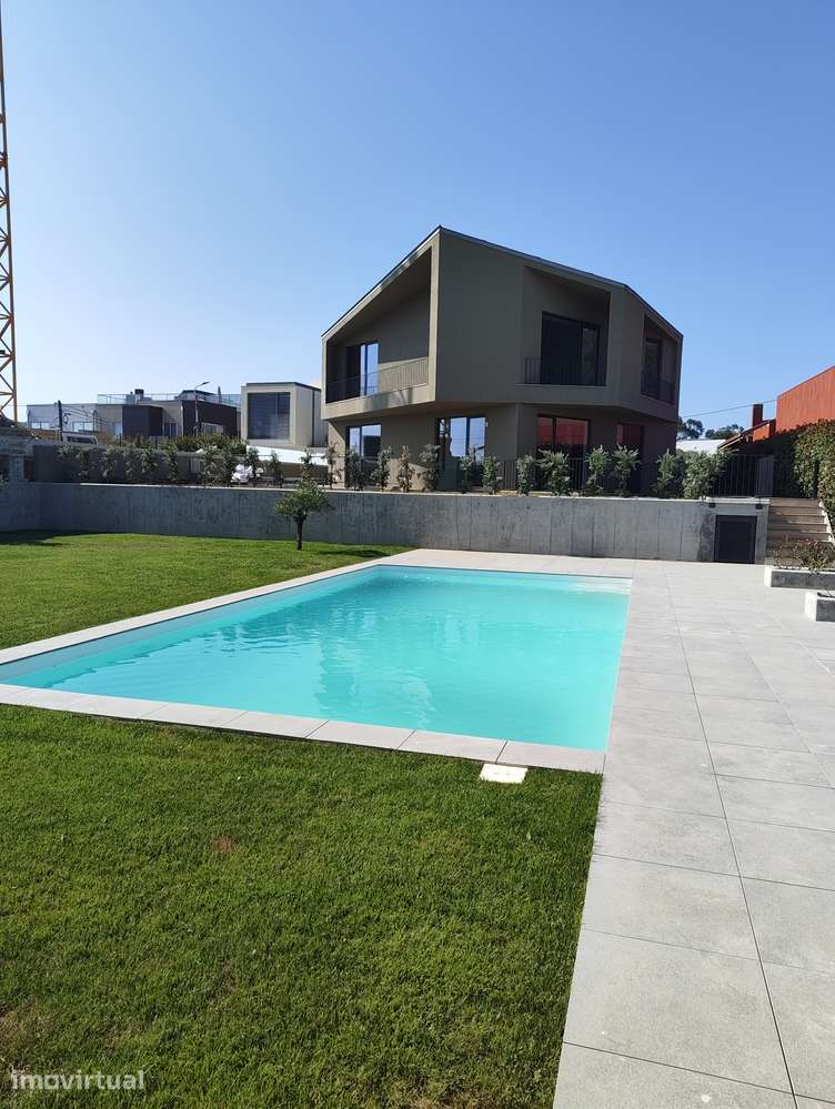 Moradia T4 com piscina e jardim em Canidelo - Grande imagem: 2/60