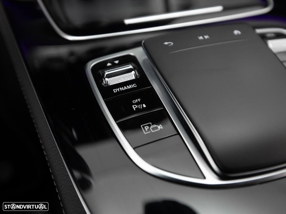 Mercedes-Benz E 300 de 4Matic 9G-TRONIC AMG Line - 24