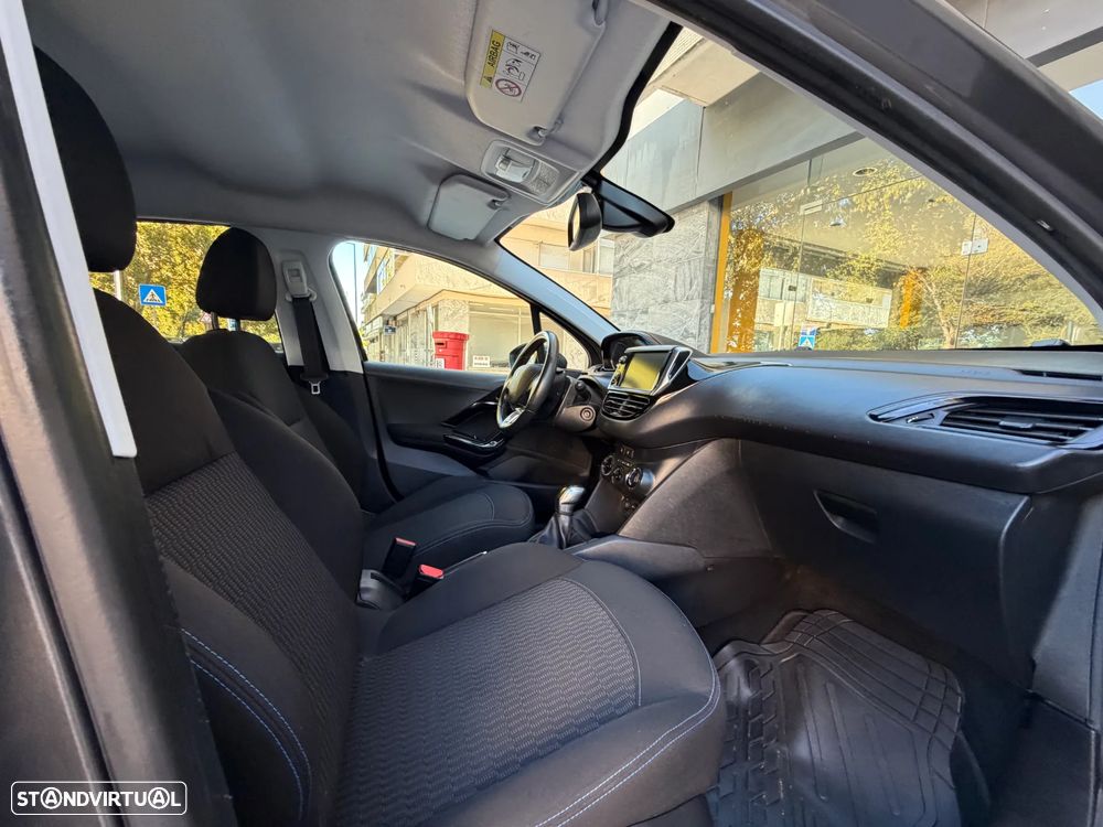 Peugeot 208 1.2 PureTech Style - 29