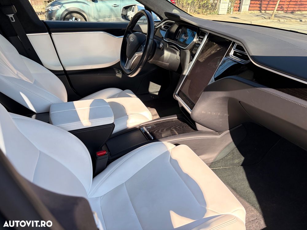 Tesla Model S - 9