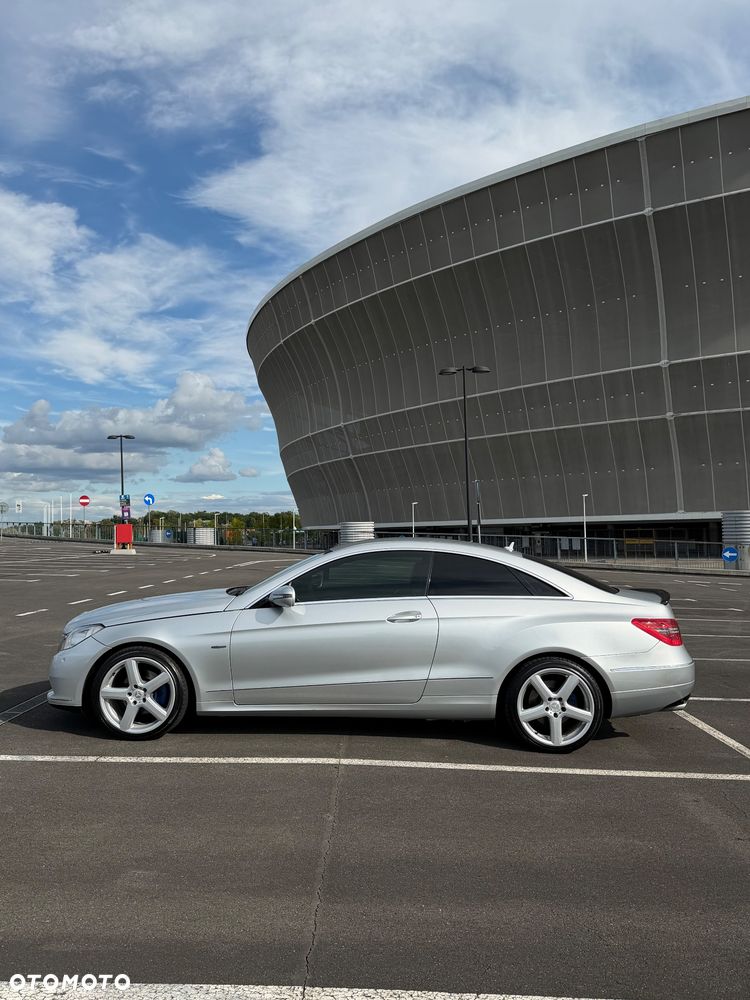 Mercedes-Benz Klasa E ver-250-cgi-blueefficiency - 2