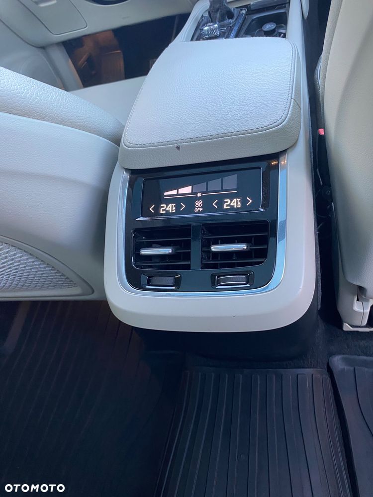 Volvo XC 90 T6 AWD Geartronic Momentum - 33
