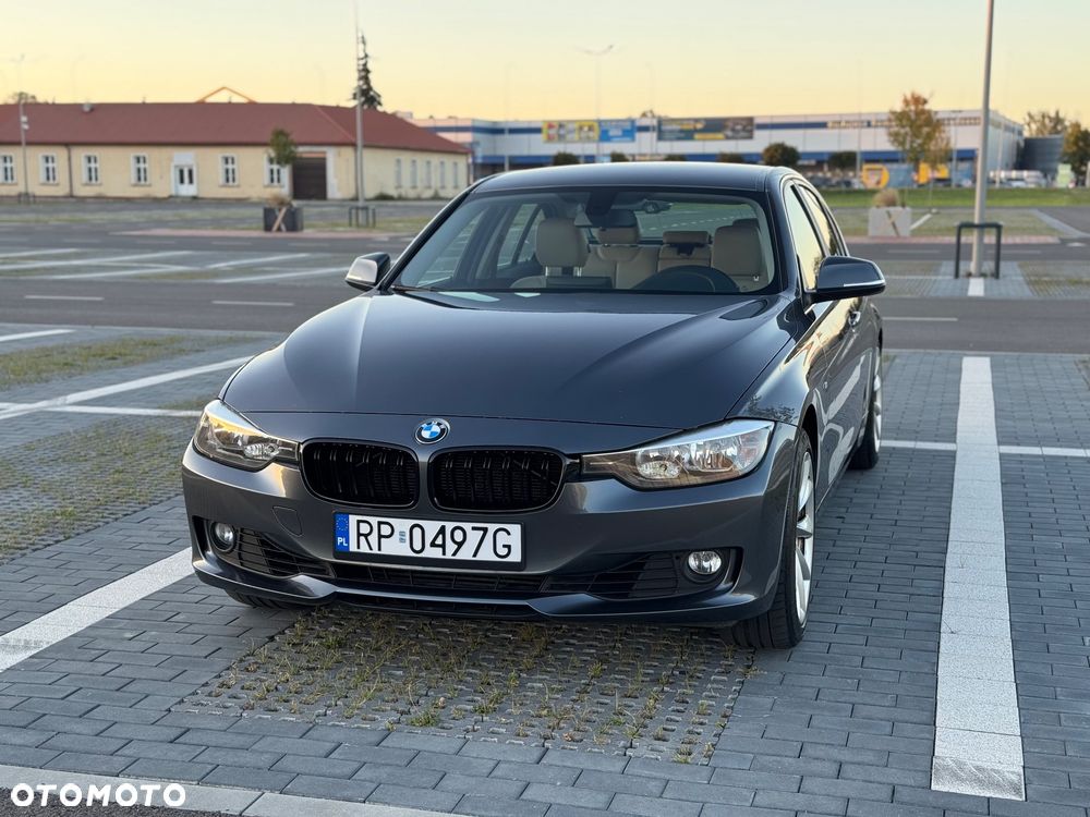 BMW Seria 3 320i - 4
