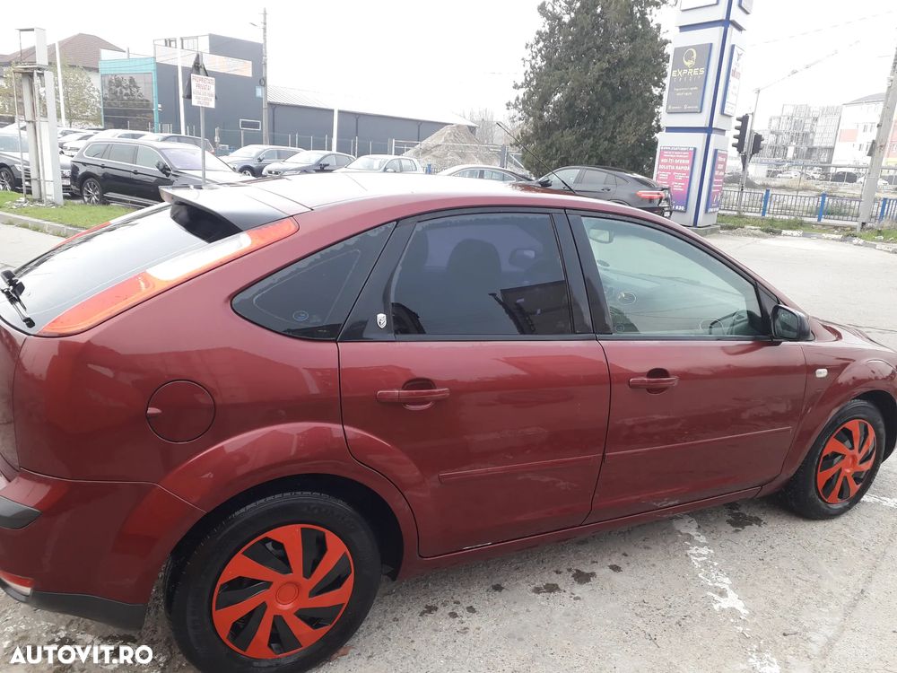 Ford Focus Ghia - 2