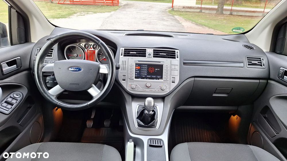 Ford Kuga 2.0 TDCi 2x4 Titanium - 8