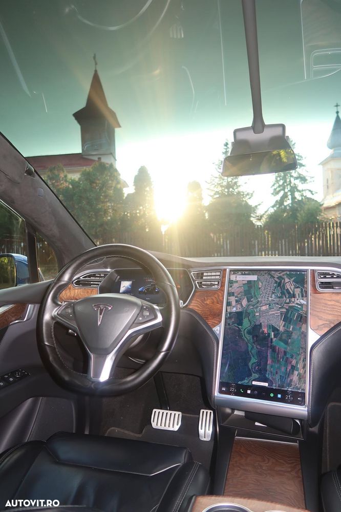 Tesla Model X Performance - 10