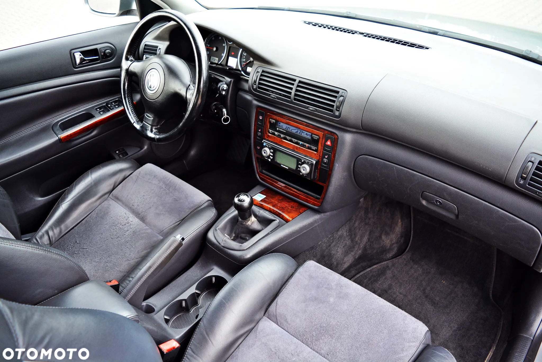 Volkswagen Passat 1.9 TDI Highline - 19