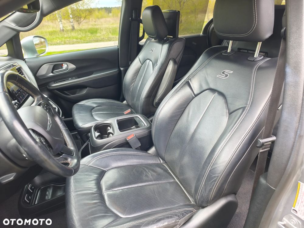 Chrysler Pacifica - 28