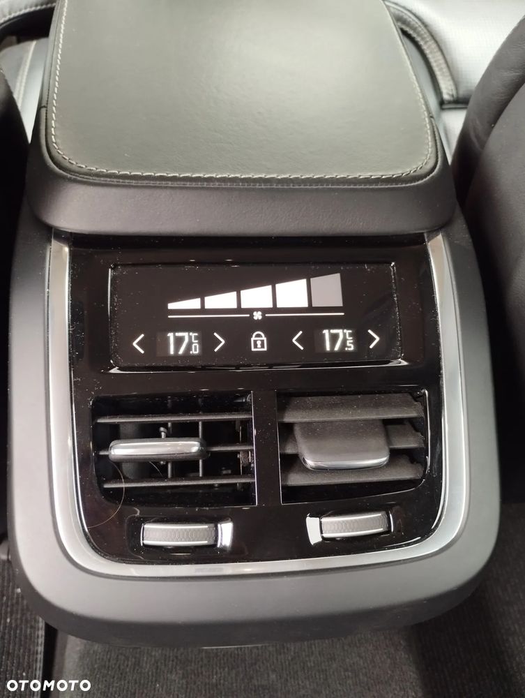 Volvo V90 Cross Country - 28