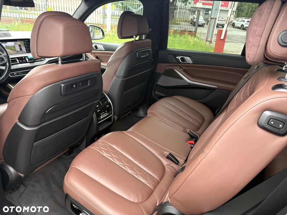 BMW X7 M50i sport - 25