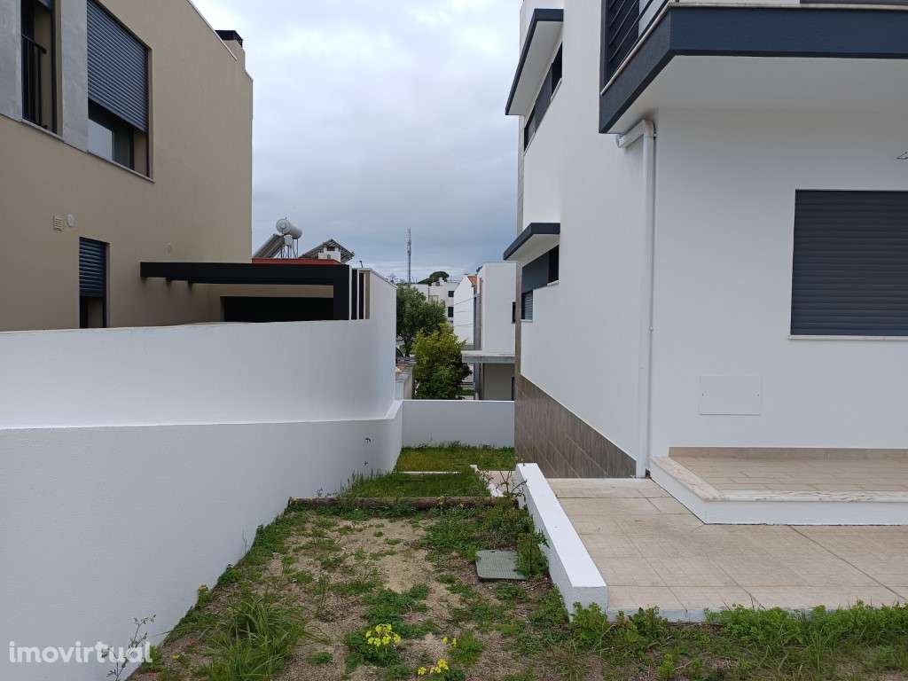 Moradia isolada T5 em Feijó - Almada - Grande imagem: 4/60