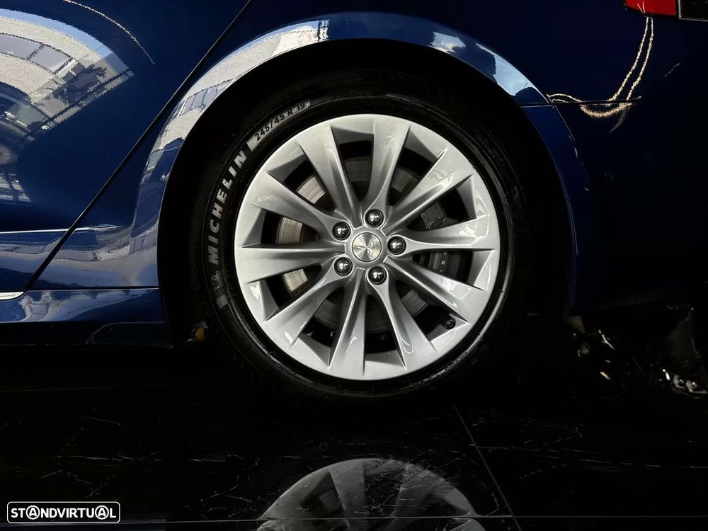 Tesla Model S - 15