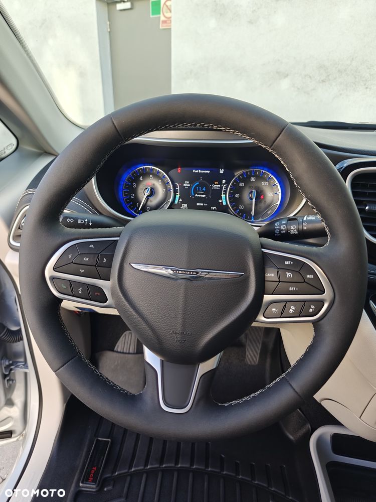 Chrysler Pacifica - 13