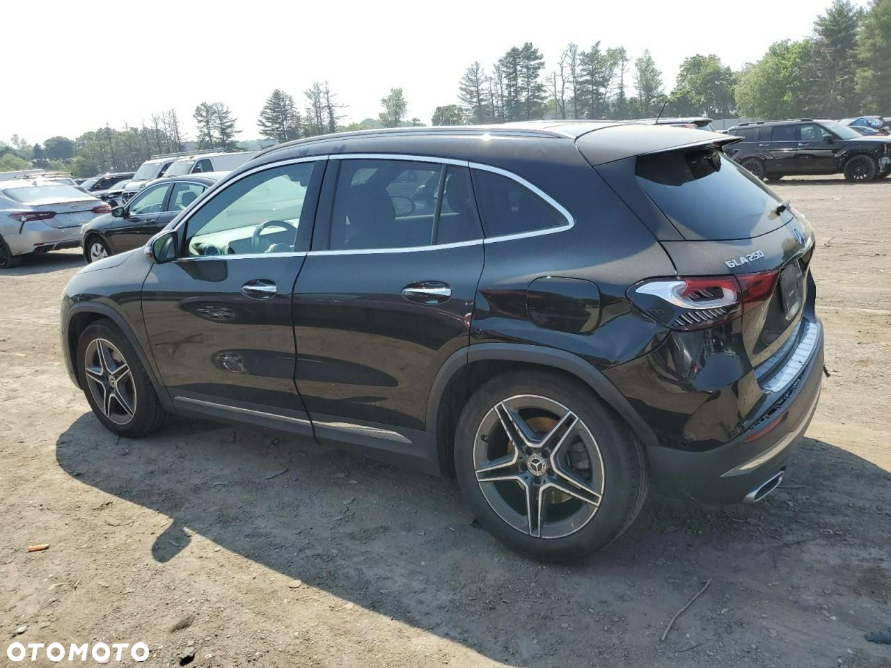 Mercedes-Benz GLA - 2