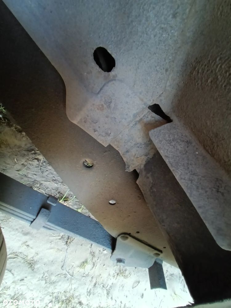 Ford Explorer Standard - 34