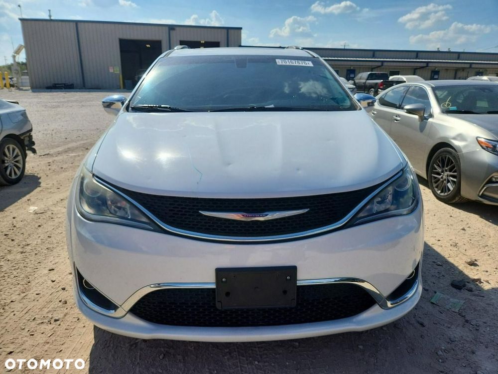 Chrysler Pacifica - 5