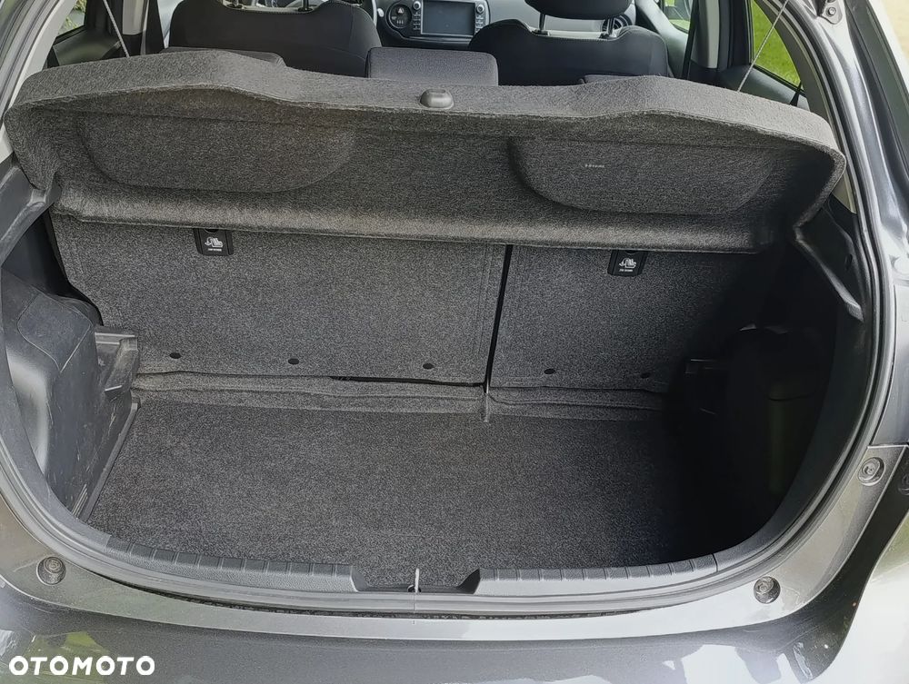 Toyota Yaris Hybrid 100 Premium - 29