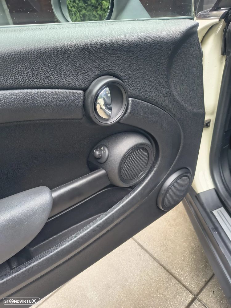 MINI 3 Portas One D - 19