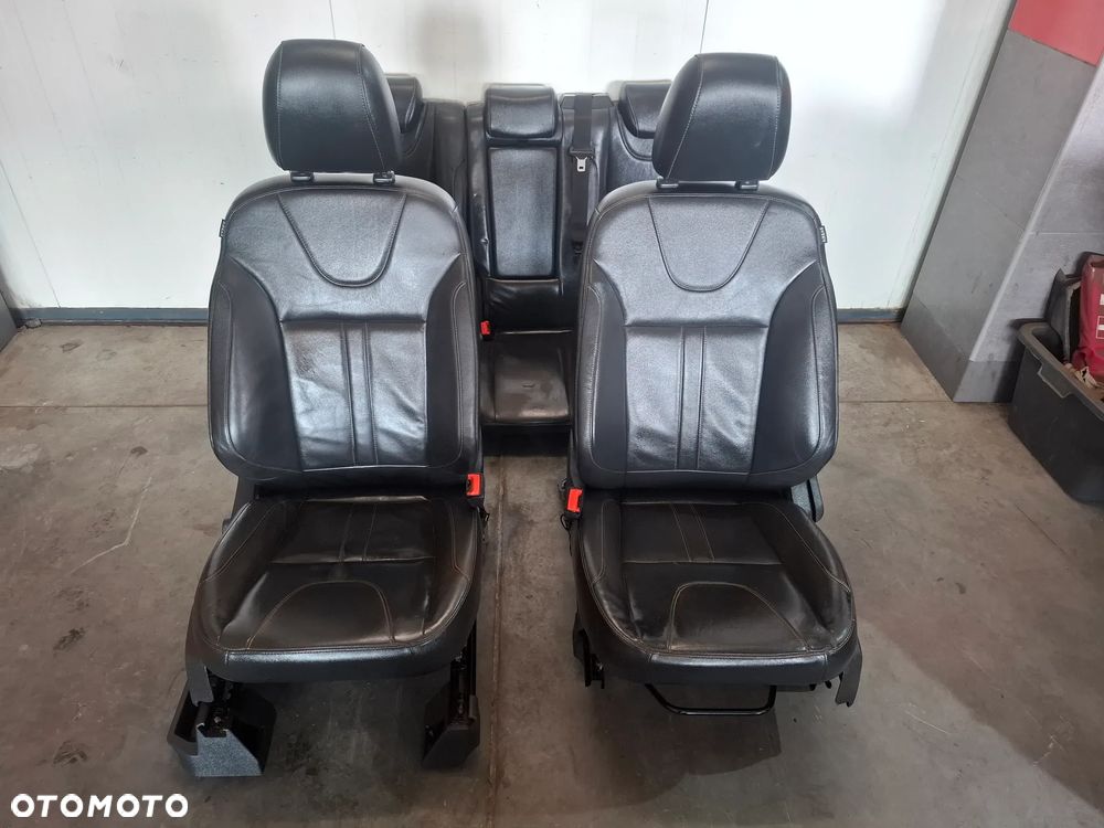 Fotele przód kanapa tył komplet skóra Ford Kuga Mk2 2015 rok Grzane brak poduszek anglia - 1